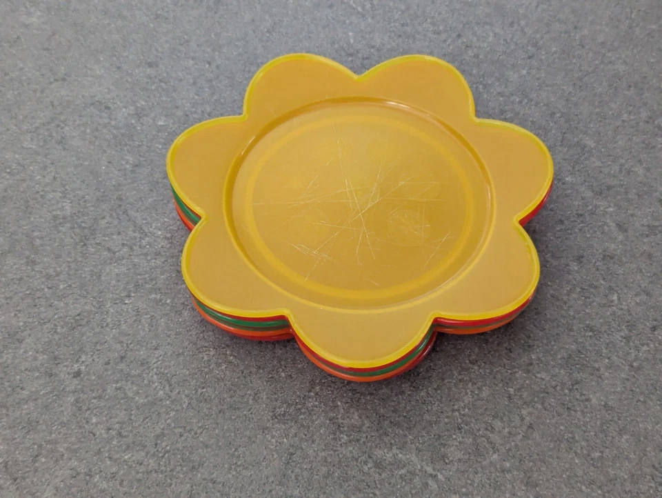 IKEA Saftig Flower Plastic Plates 20cm – Pack of 7 - Image 2 of 4