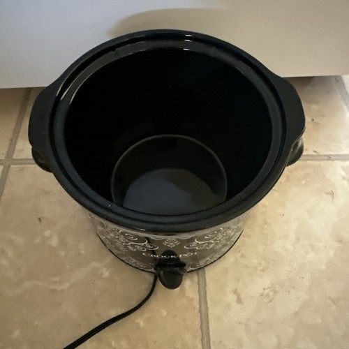 Crock Pot 4.5 Quart Slow Cooker Damask Pattern White - Pre-Owned - Picture 2 of 4