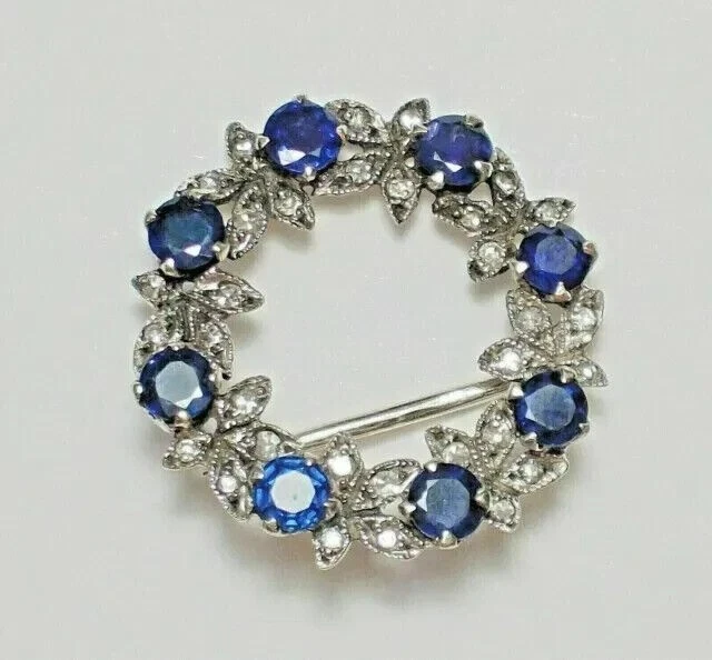 Broche broche circular de zafiro azul simulado corte redondo de 3 quilates enchapado en oro blanco de 14 k Foto 3 de 4