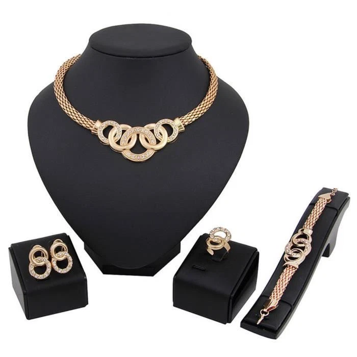 Gold locket 2024 for marriage