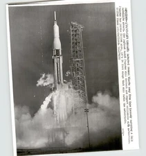 ROCKET LAUNCH of NASA Saturn-1 Satellite CAPE KENNEDY FLORIDA 1965 Press Photo