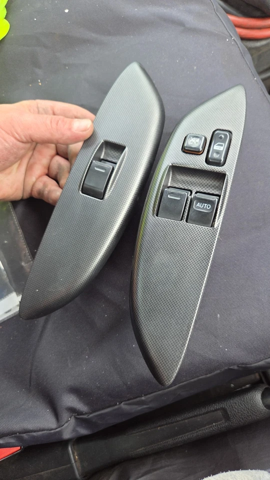 2005 Toyota Yaris Carbon Fibre Style Switches - Bild 1 von 1
