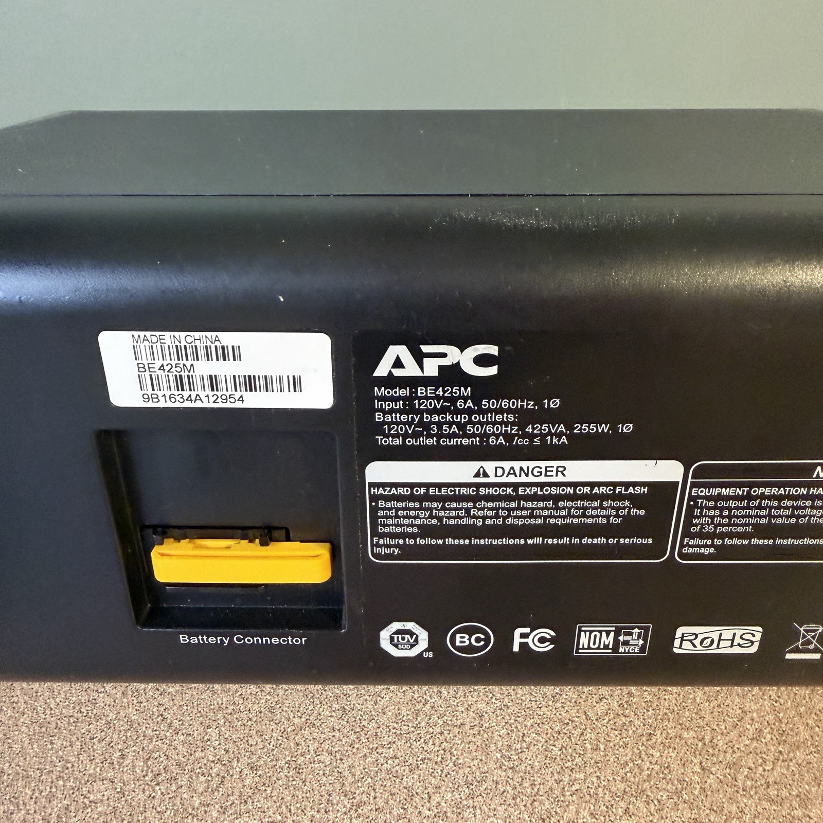APC Back-UPS 425 Battery Back Up + Surge Protector BE425M Schneider Electric