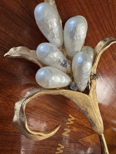 HUGE VINTAGE KRAMER PIN BROOCH FAUX BAROQUE PEARL FLOWERS LEAVES 1960s - Picture 2 of 15