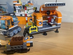 LEGO City Arctic Icebreaker 60062 &ndash; RETIRED Set &ndash; 100% COMPLETE w/ Minifigures