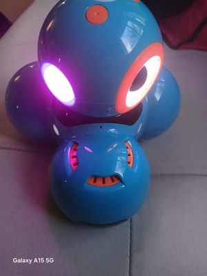 Wonder Workshop DA01 Dash Robot | Blue | Robot Only