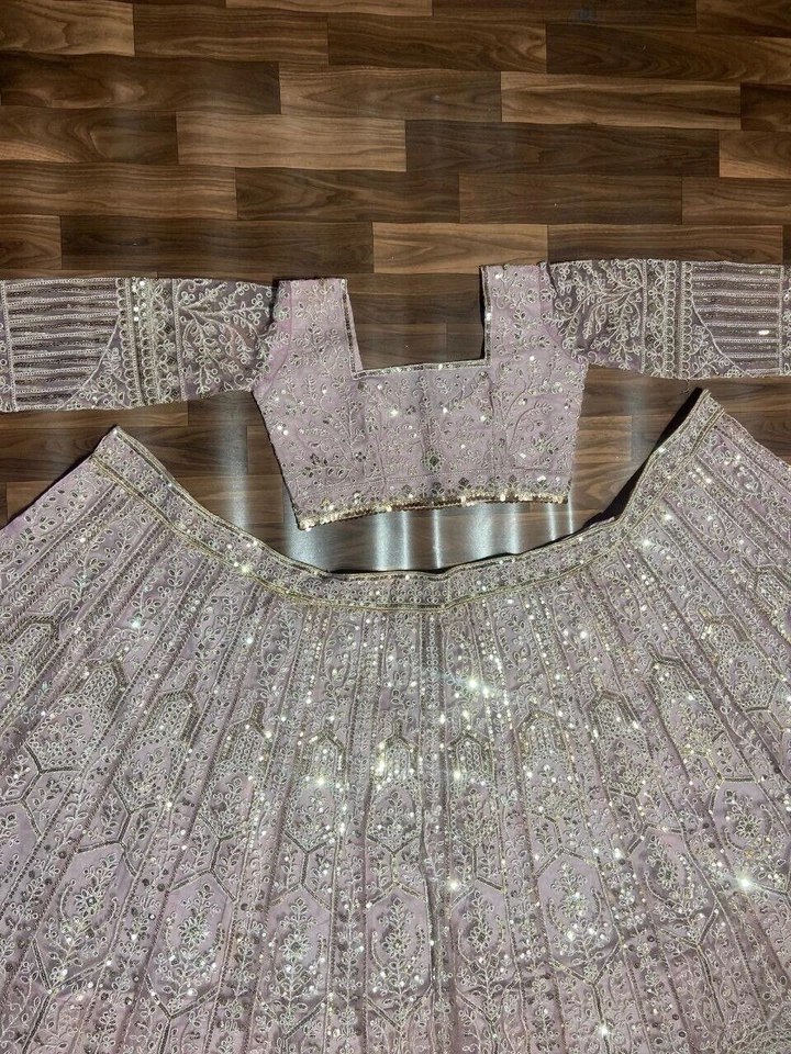 INDIAN DESIGNER WOMEN WEAR NET LEHENGA CHOLI AND DUPATTA FOR BOLLYWOOD STYLE Foto 4 de 4