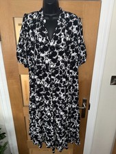 LIVE UNLIMITED PETITE SCHWARZ-WEISSES KLEID MIT BLUMENDRUCK GRÖßE UK 20 NICHT GETRAGEN