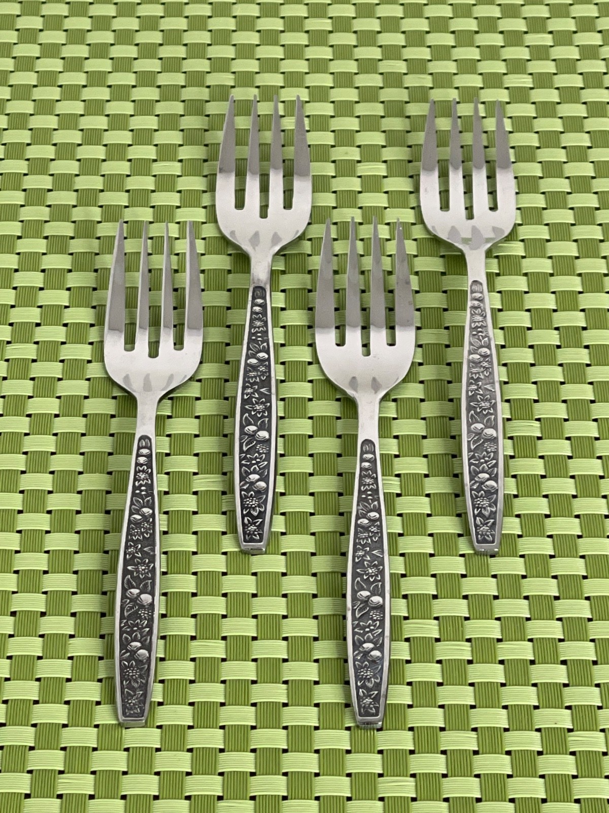 Black Accent Korea/japan Flatware 6 5/8"