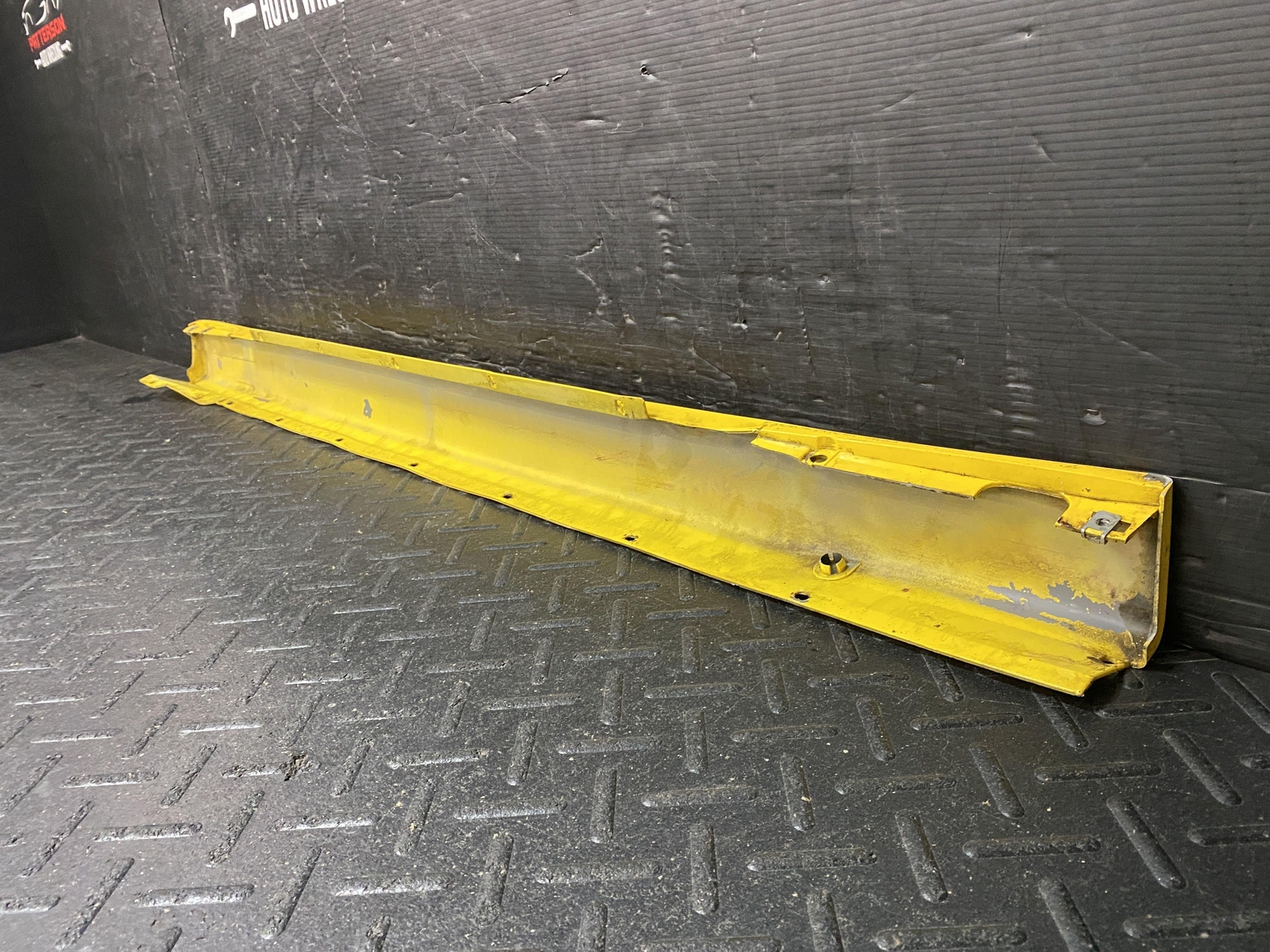 02-06 MASERATI SPYDER PASSENGER RH ROCKER PANEL TRIM SIDE SKIRT MOULDING YELLOW