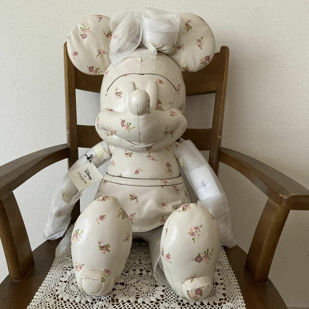 COACH X Disney Minnie Mouse Leather Doll Floral Print Doll COACH X Disney Minnie Mouse Leather Doll Floral Print Doll
