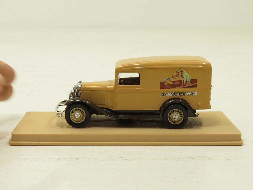 Eligor 1092 Die Cast Ford V8 Camionnette 1934 His Master's Voice escala 1/43 novo na caixa - Imagem 3 de 4