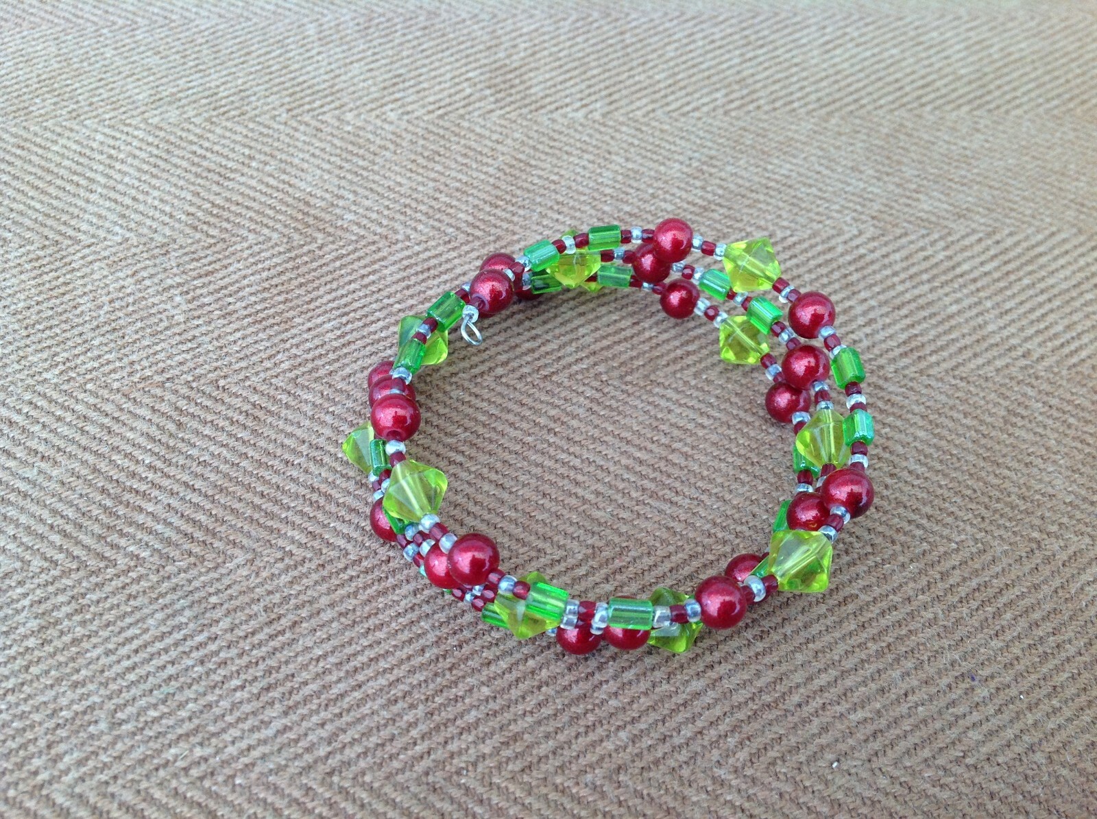 Plastic Bead Expandable Bracelet Gem