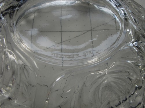 Vintage klarer schwerer Glas Aschenbecher mit geprägten Rosen. KIG Indonesien 6" rund - Bild 4 von 4