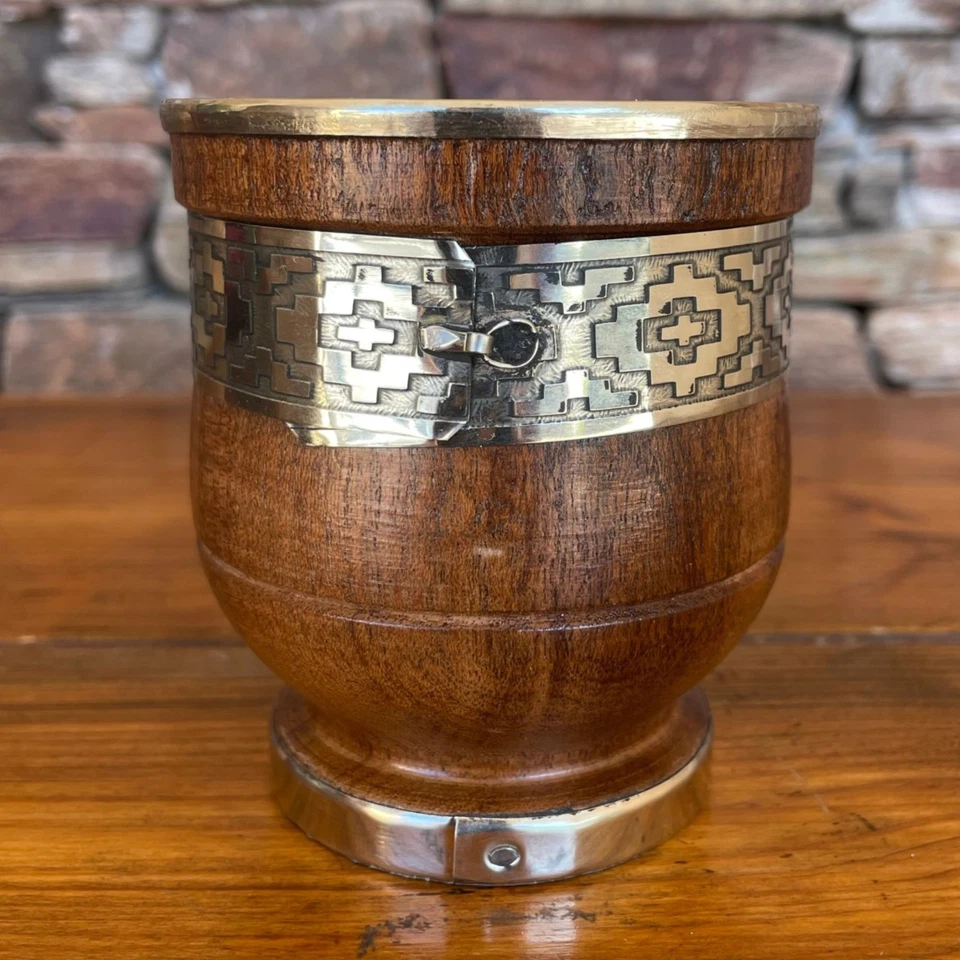 高级手工 Algarrobo 木质伴侣杯带手工凿羊驼口音  — 第 2/4 张图片