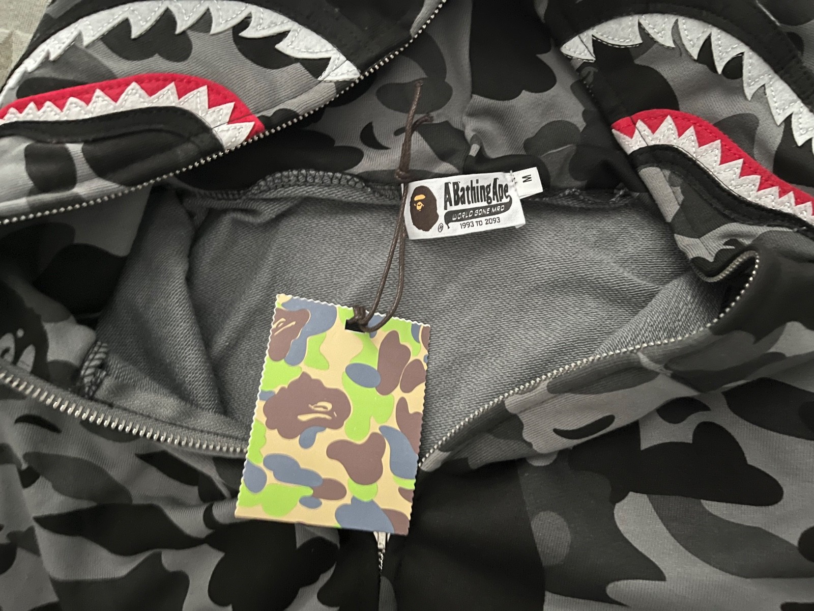 Black and Grey Camo Bape hoodie men’s medium brand new thumbnail 4