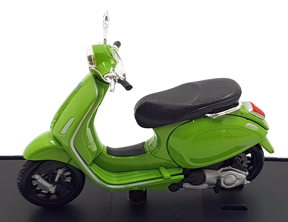Maisto 1/18 Scale 39540 - 2017/2018 Vespa Sprint 150 ABS Moped - Green - Image 4 of 4