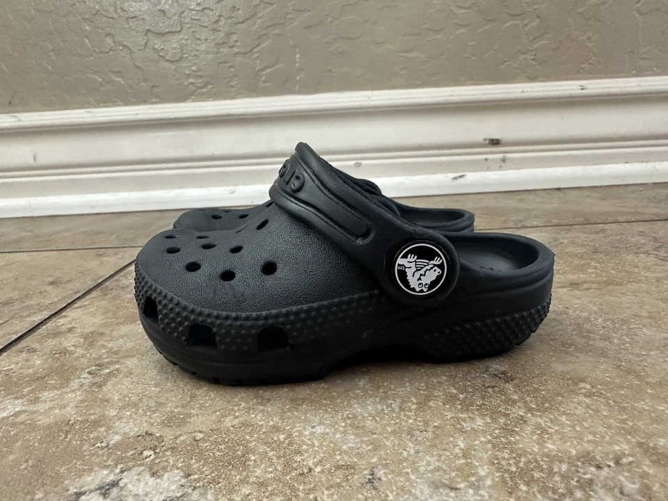 Toddler Crocs Size C5 - Image 2 of 4