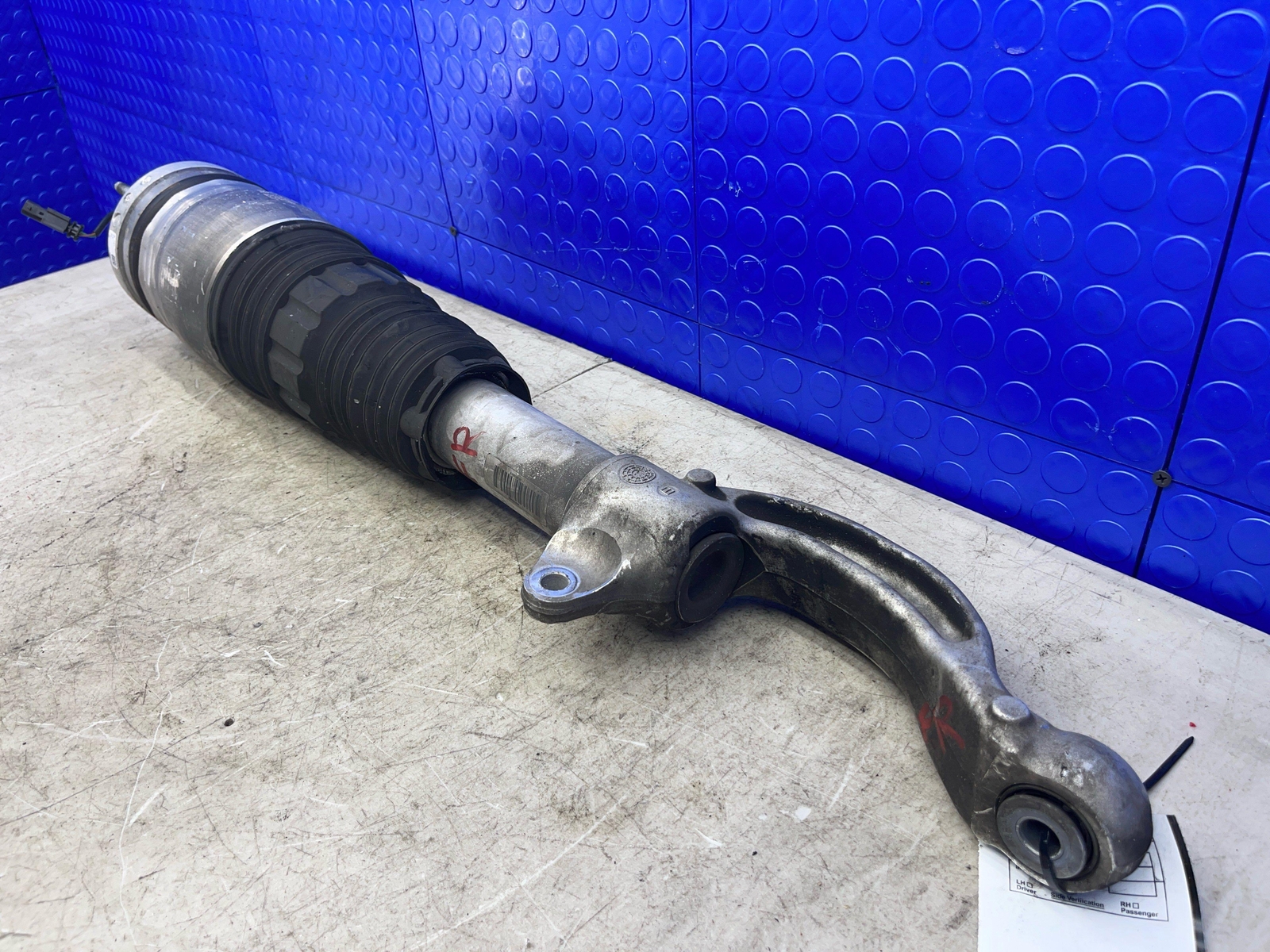 2017-2022 MASERATI LEVANTE OEM FRONT RIGHT AIR SUSPENSION STRUT SHOCK ABSORBER