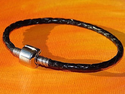 Europäisches Bettelarmband Damen schwarz Leder & Edelstahl von Lyme Bay Art.