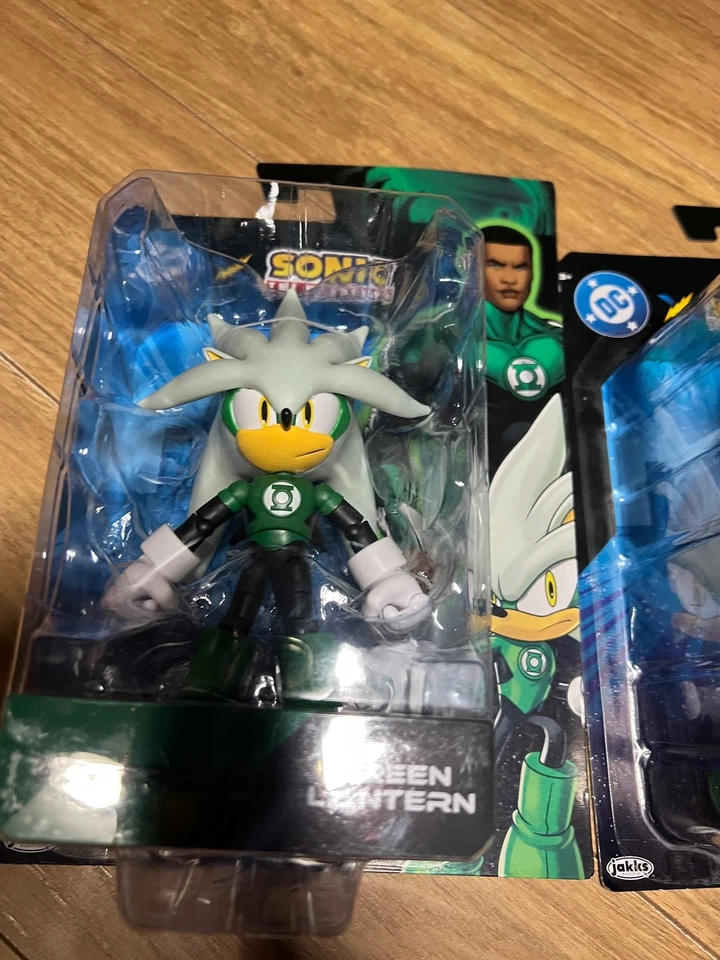 DC x Sonic  Hedgehog SONIC/THE FLASH AMY/ WONDER WOMAN SILVER/GREEN LANTERN - Image 2 of 4