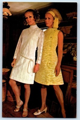Pretty Women Beeline Fashion Style Show Modeling Invitation Vintage Postcard