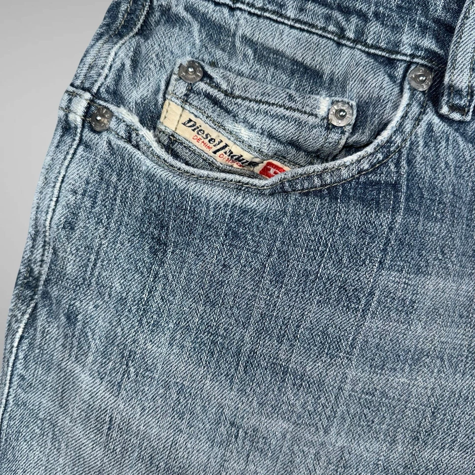 Pantalones Cortos de Jean Diesel Ravix Para Hombres 34x7 Azul Denim Corte Dobladillo Crudo Botón-Vuela Foto 3 de 4