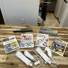 Nintendo Wii Bundle RVL-004 Nunchuk Controllers RVL-003 RVL-17 Sensor Bar Games