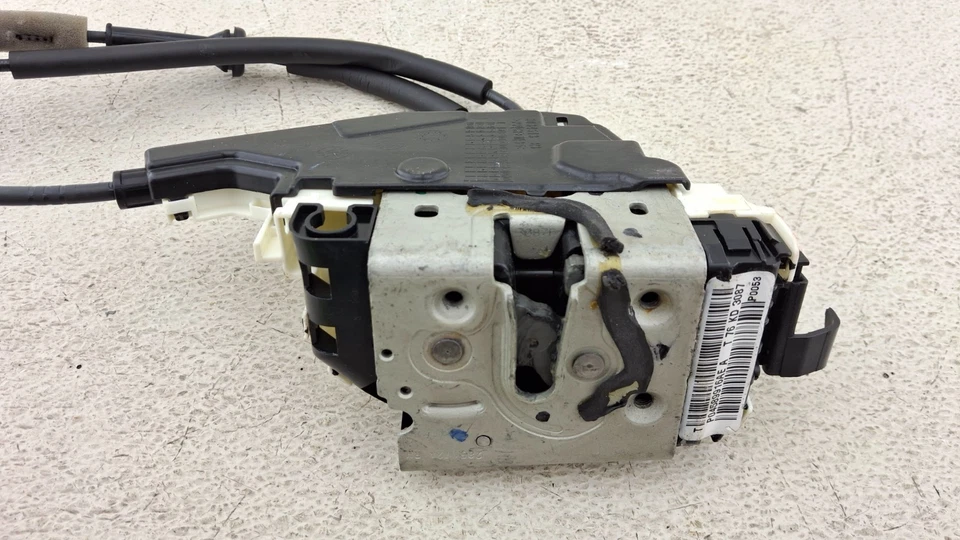 2017 - 2025 CHRYSLER PACIFICA FRONT RIGHT SIDE DOOR LATCH LOCK ACTUATOR OEM - Image 4 of 4