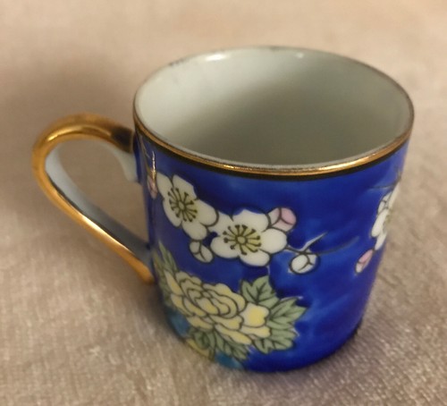 Set tazze e piattini Imari blu vintage giapponesi dipinti a mano, fiori, uccellini - Foto 8 di 12
