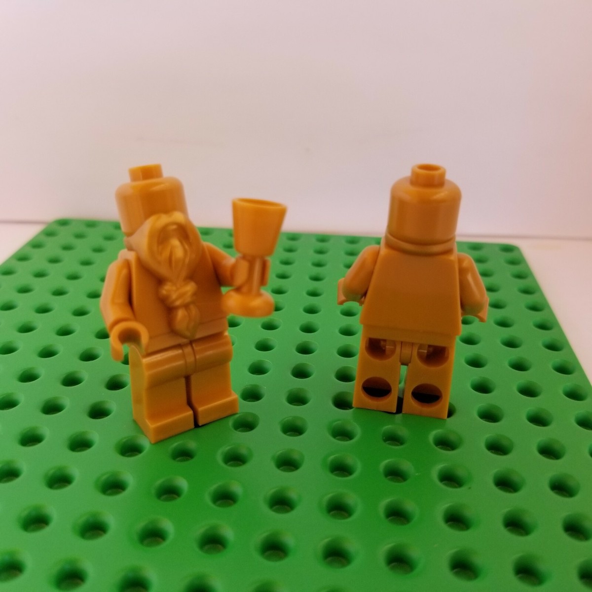 New LEGO Solid GOLD Man Minfigure BEARD Monochrome One Color AWARD