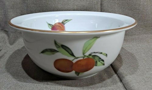Royal Worcester Evesham 9" Rimmed Mixing Bowl - Picture 2 of 6
