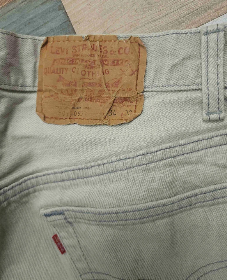 Jeans vintage Levi's 501 0637 años 70 Deadstock ribete blanqueado difícil de encontrar RARO talla 30 Foto 3 de 4