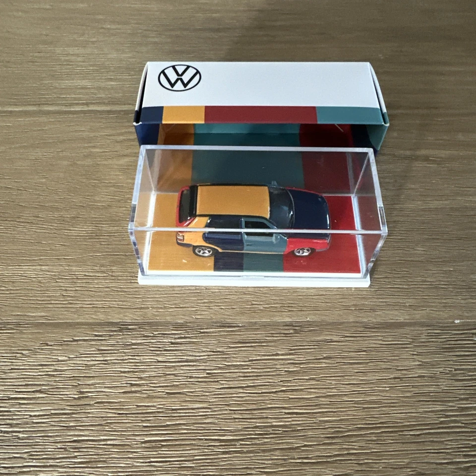 Matchbox CollectorsMatchbox 1995 Volkswagen Golf Harlequin - Изображение 2 из 4