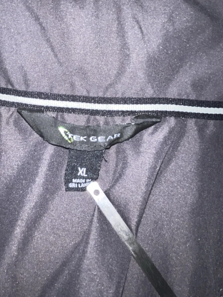 Tek Gear Men's XL Black Windbreaker with hidden hood in zip collar - Image 4 of 4