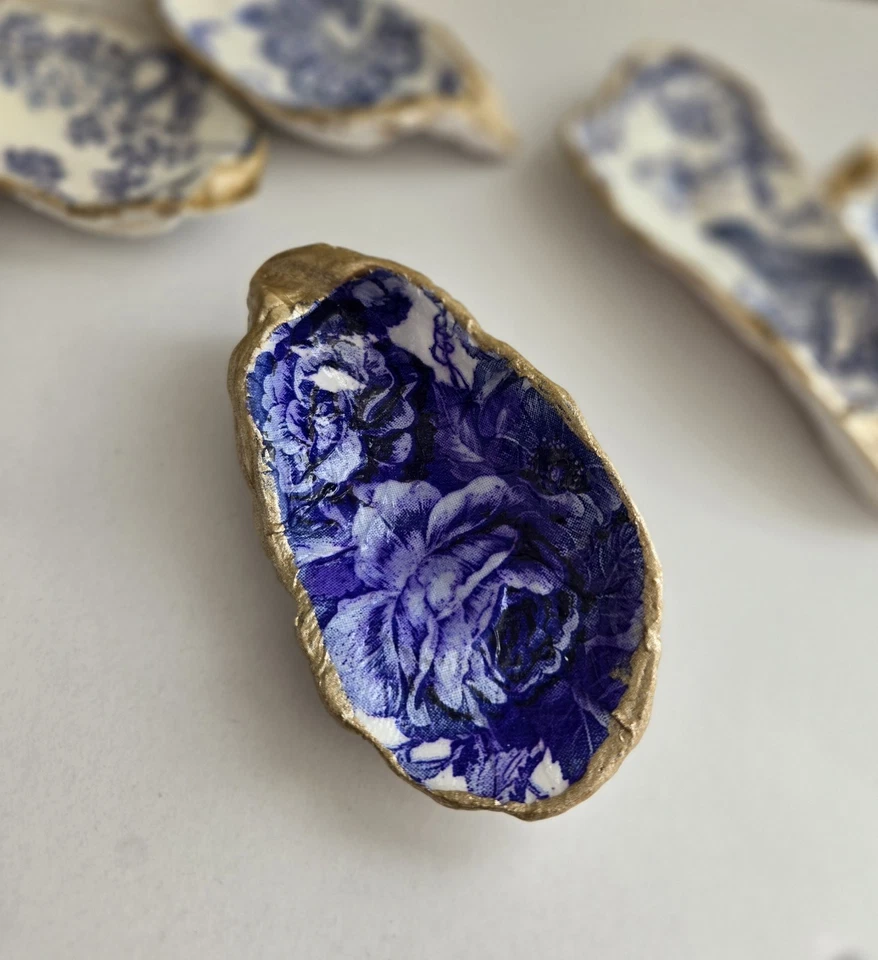 Handcrafted  Decoupaged  Blue/White Floral Oyster Shell W/ Gold Accents Set 6  - Image 4 of 4