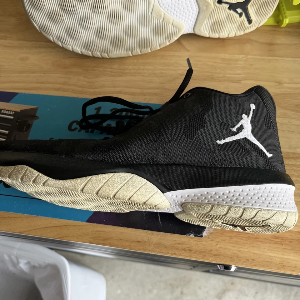 耐克男式 Air Jordan B Fly 881444-012 黑色篮球鞋运动鞋 9.5 码 — 第 4/4 张图片