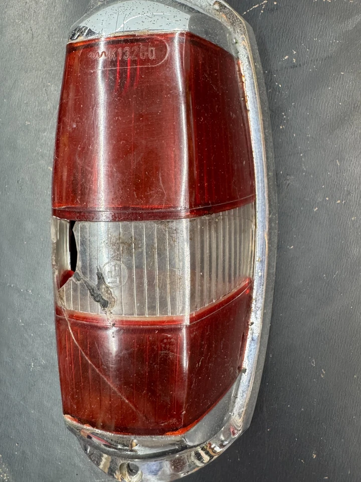 MERCEDES BENZ 190 SL / LANTERNA TRASEIRA / 1960-61-1962 - Imagem 2 de 4