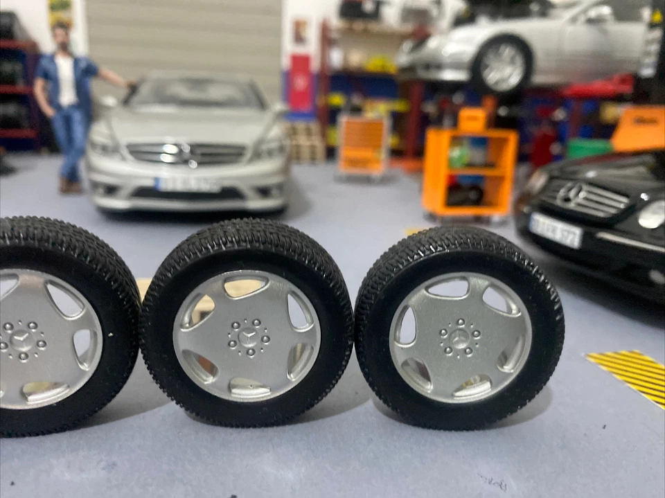 Cerchi Mercedes Cl 600 v12 Autoart - Immagine 4 di 4