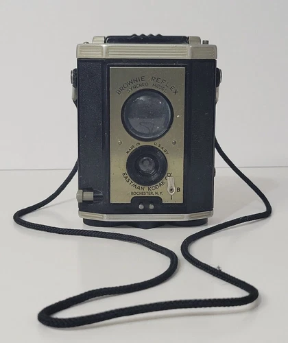 Brownie Reflex Synchro Model Camera VTG Eastman Kodak USA w/ Strap UNTESTED