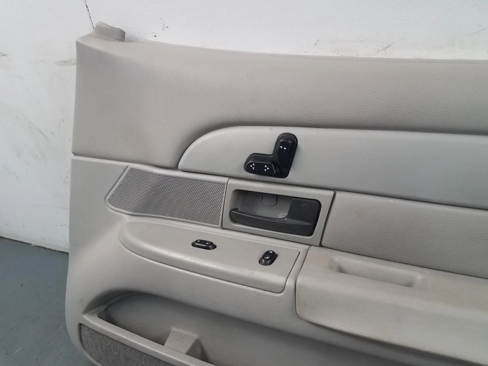 Panel de puerta delantera derecha Grand Marquis/Corwn Vic Victoria 2003 #4659 L3 Foto 4 de 4