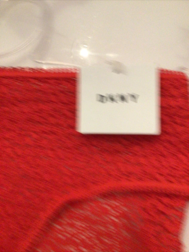DOS PARES DE CALZONCILLOS PEQUEÑOS DE ENCAJE ROJO DKNY POR £26 Nueva Temporada Foto 3 de 4