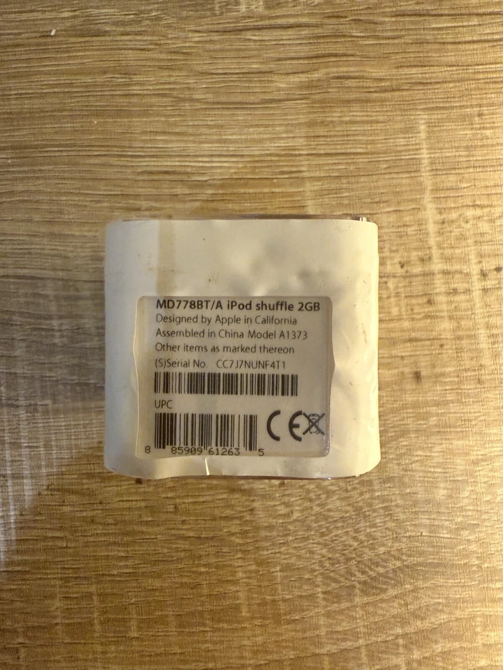 Apple iPod Shuffle 4th Generation 2gb - Rare Collectors Piece - New Sealed - Image 4 of 4