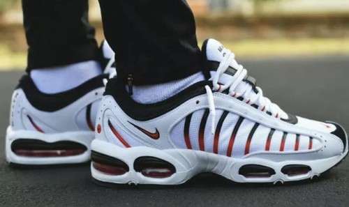 tailwinds red and white