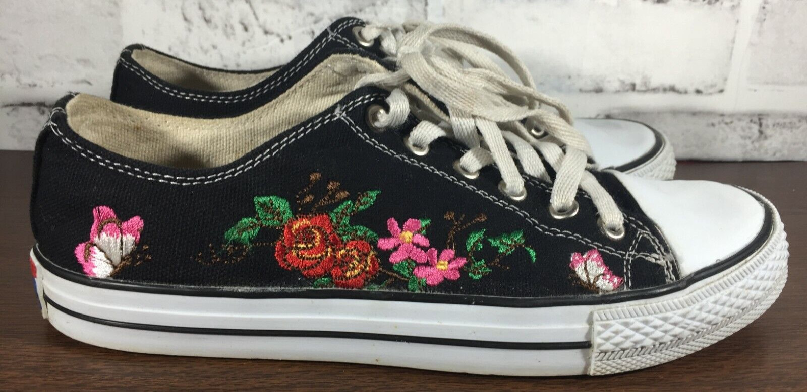 Chuck Taylors Converse All Stars - Black - Embroidered W/ Flowers - Kids Size 7