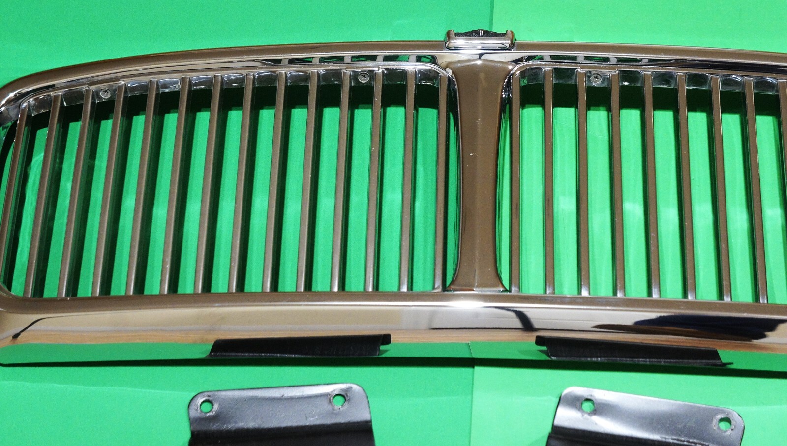 1988-95 JAGUAR XJ6 XJ12 OEM FRONT GRILLE ASSEMBLY WITH MOUNTS - NICE !!!