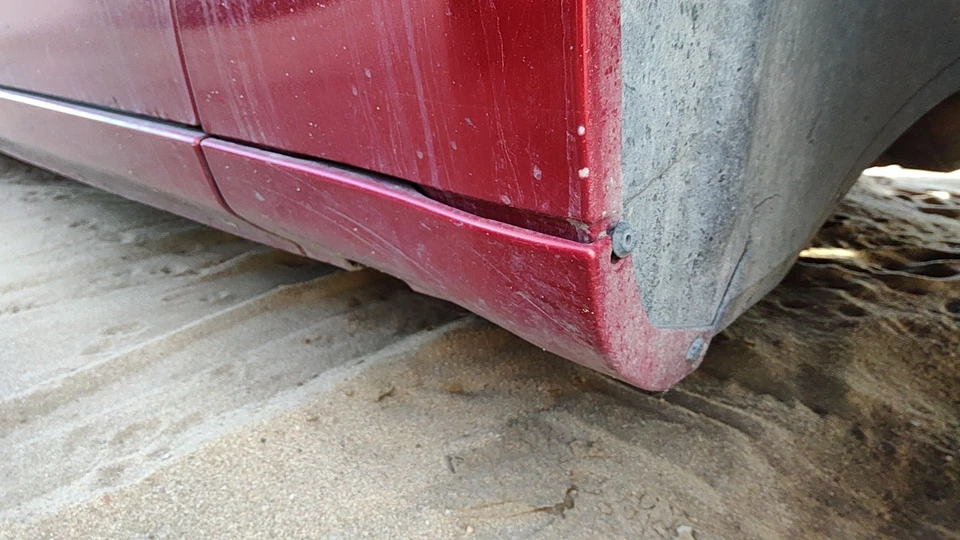 2010 充电器 乘客 右模 Fender Trim Prh Inferno 红色水晶 — 第 3/3 张图片