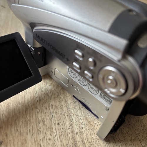 HITACHI DZ-GX5040E DVD CAM, Camcorder, Video Camera Only - No Battery / Charger - Picture 8 of 8