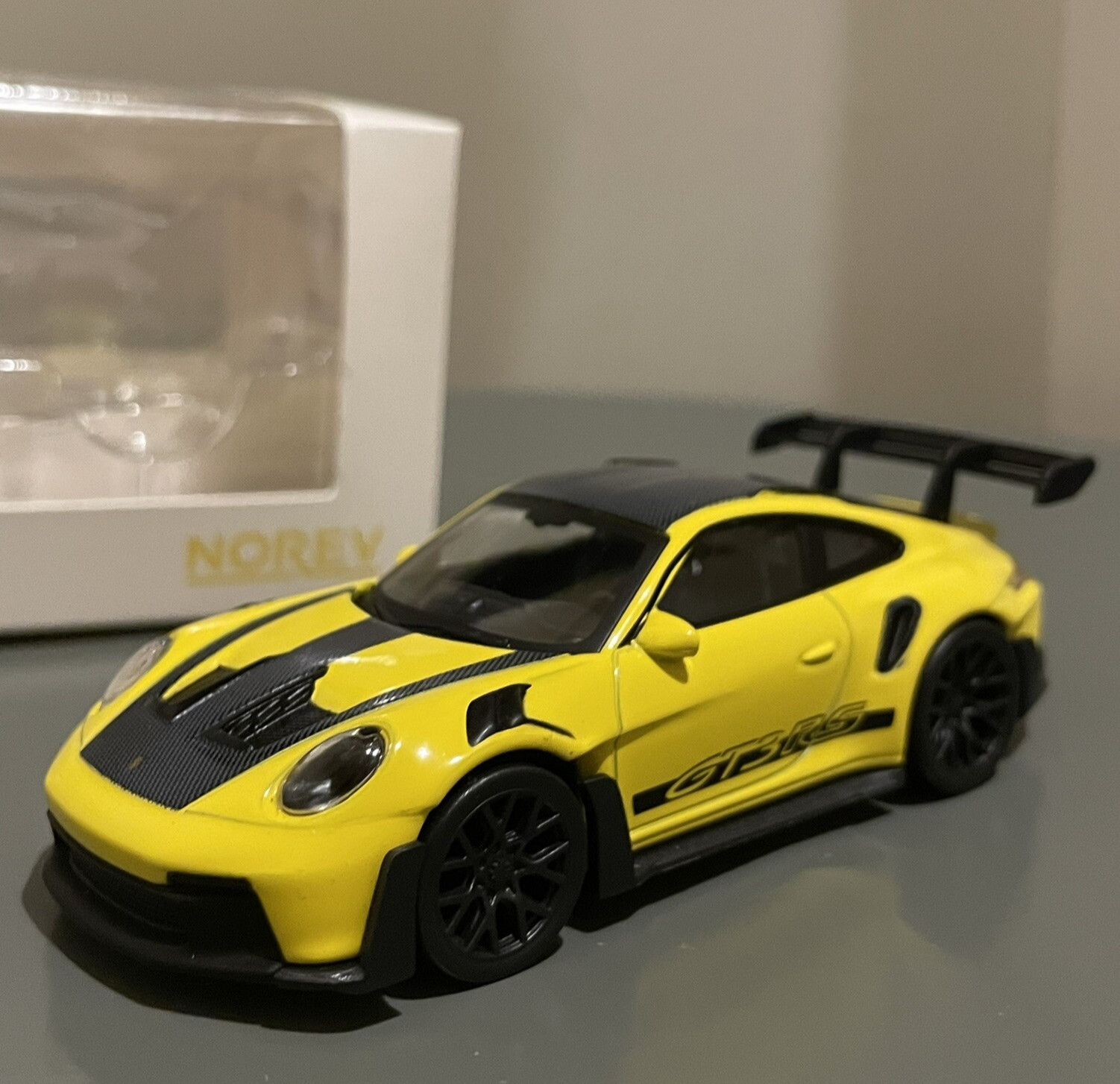 Porsche 911 GT3 RS 992 jaune 1/43 Norev : miniature de collection neuve en boite