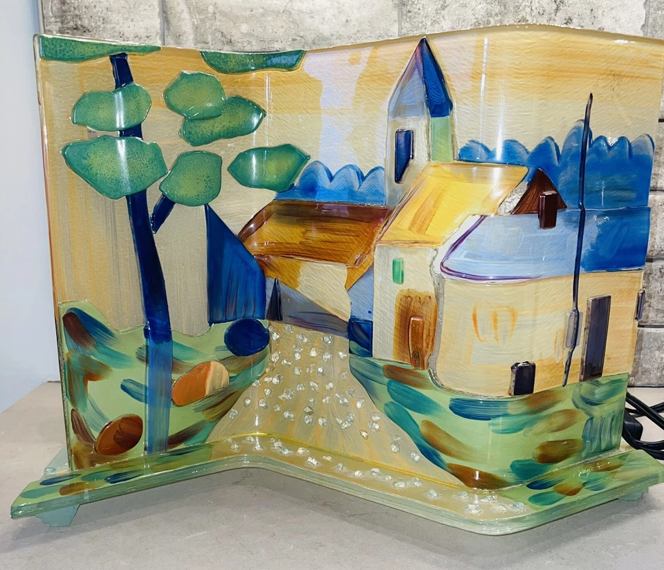 Lámpara de mesa de vidrio pintado a mano escena pueblo diseño artista raro Foto 2 de 4
